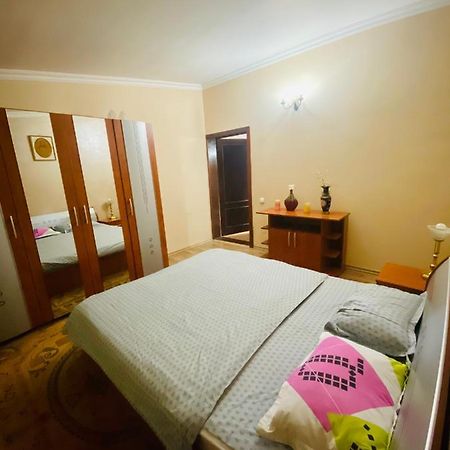 Central House Oradea Exterior foto
